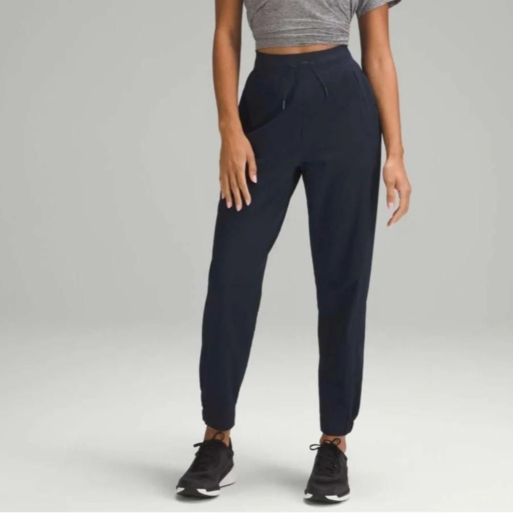 Lululemon sz 2 License to Train High-Rise Pant True Navy, NWOT new without tags